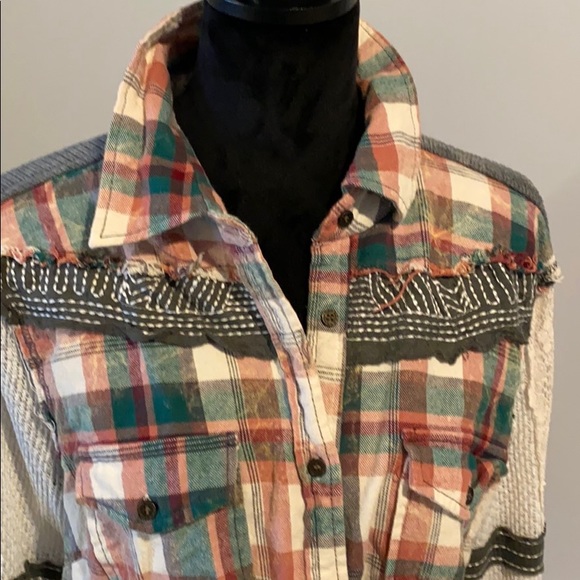 Woman’s Destructed fun flannel - Picture 3 of 3